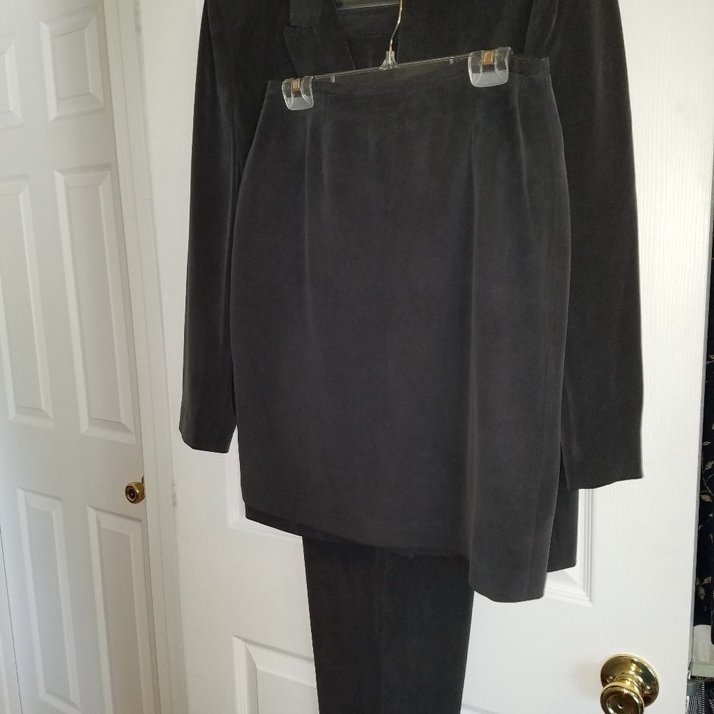Chaus Charcoal Gray 3 piece Silk Suit size 12